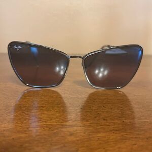 Maui Jim polarized sun glasses 🤓 black in color